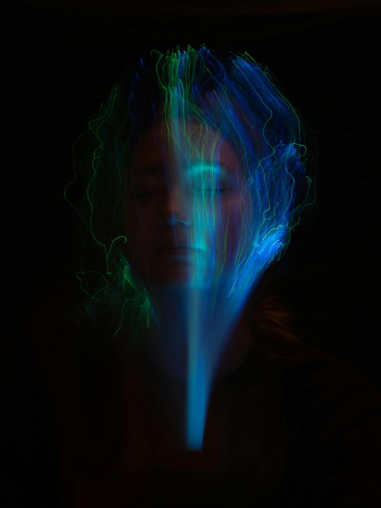 Illustration du cerveau en état d'alerte — mécanismes neurologiques de l'hypervigilance et du système nerveux autonome